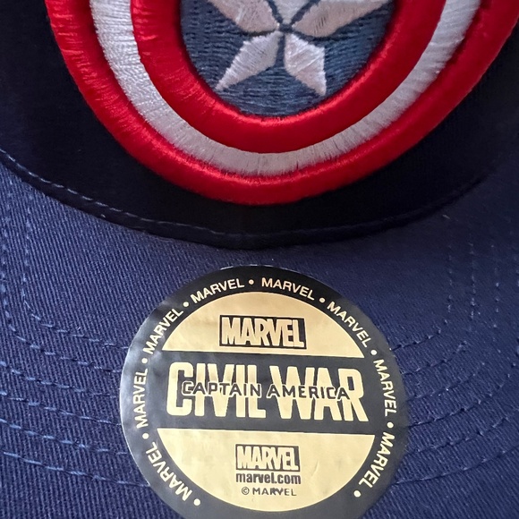 Marvel Cap - Picture 2 of 7